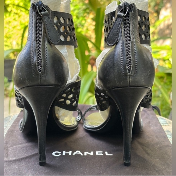 Alexander McQueen triple band laser cut leather sandal heels - Picture 5 of 7